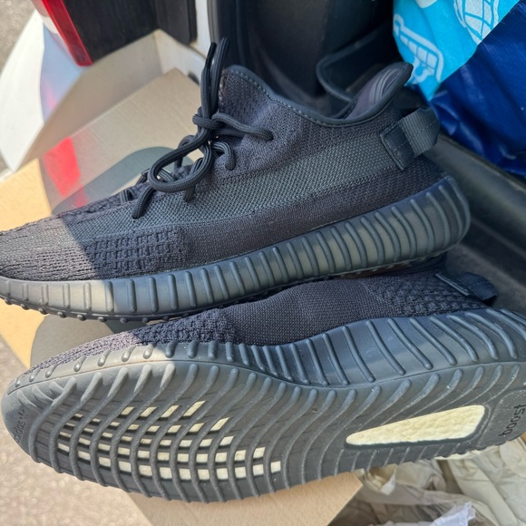 Adidas Yeezy 350 v2 onyx 9.5 - Picture 1 of 5